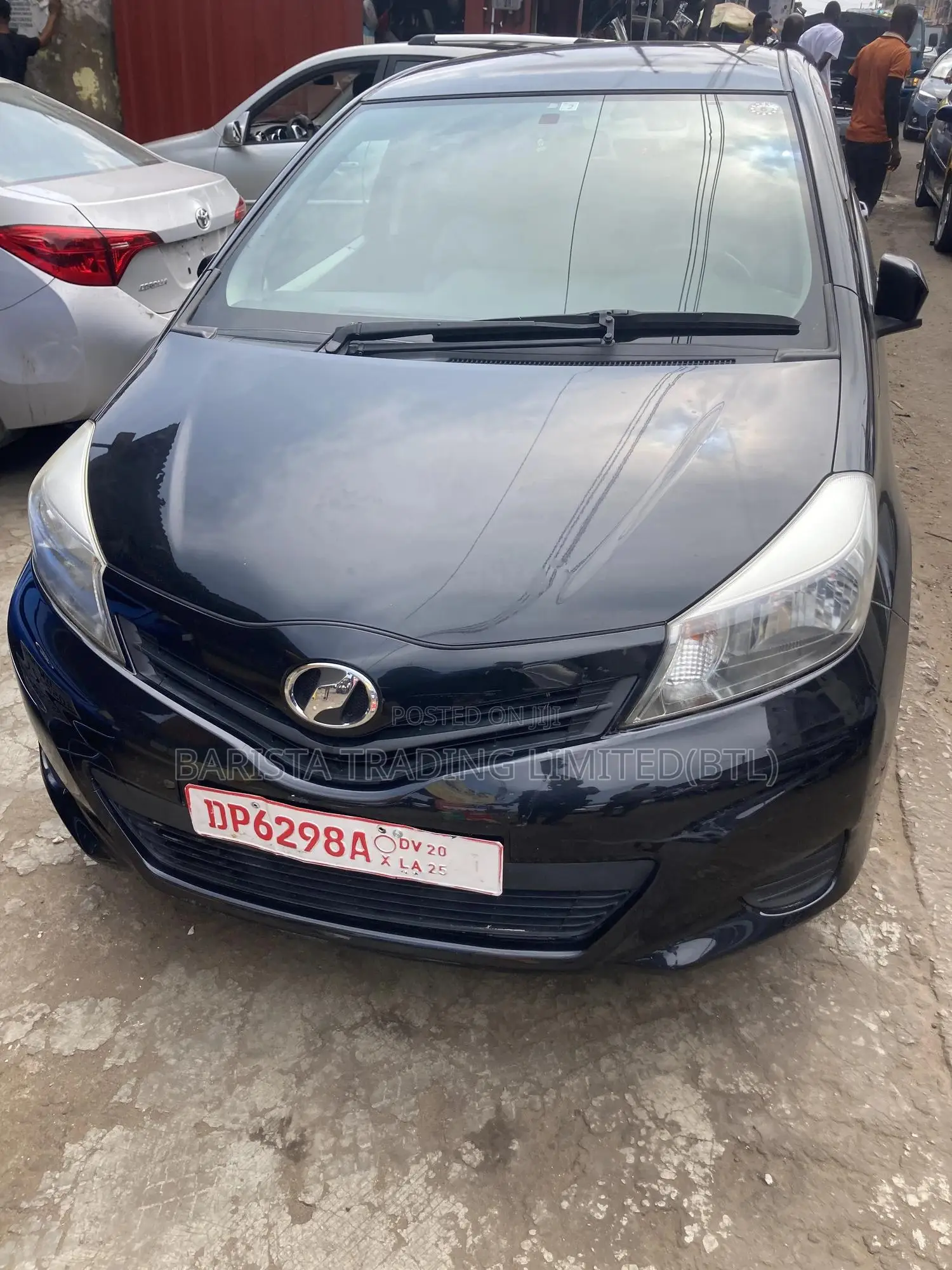 Toyota Vitz 1.3 AWD 5dr 2013 Black