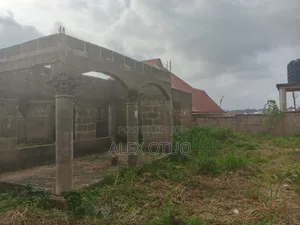 6bdrm House in Alex Otuo Properties, Kumasi Metropolitan for sale