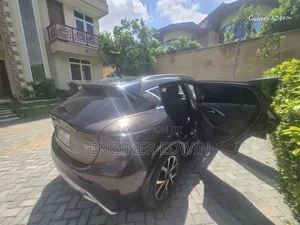 Photo - Infiniti QX30 2017 Brown