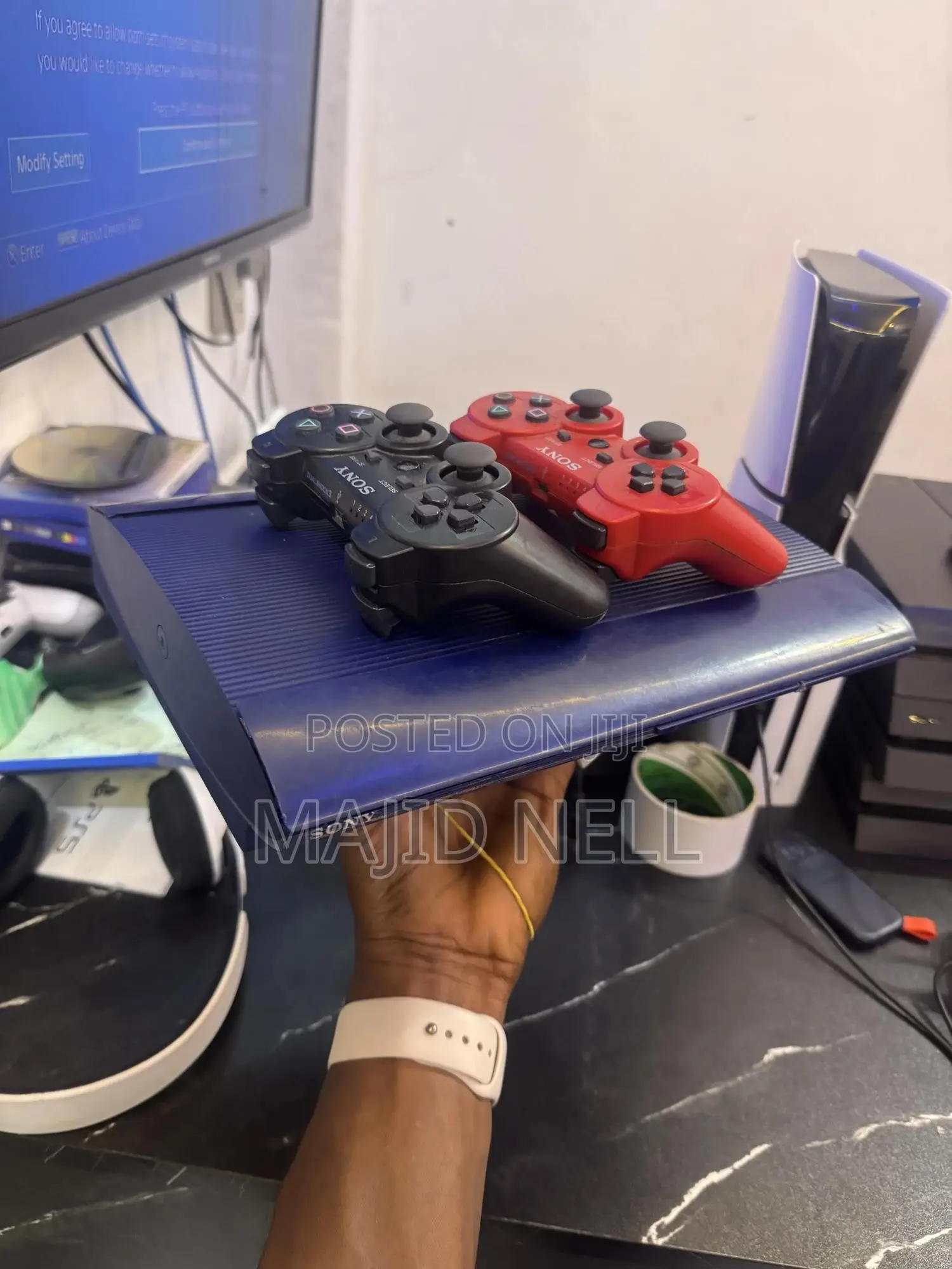 Playstation 3 Super Slim – 250gb + 10 Games + 2 Controllers