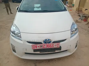 Photo - Toyota Prius L FWD 2020 White