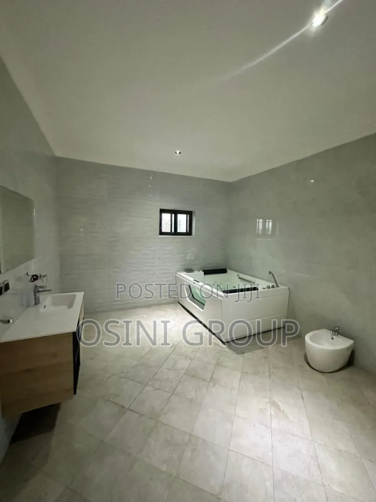 5bdrm Townhouse / Terrace in East Legon for rent