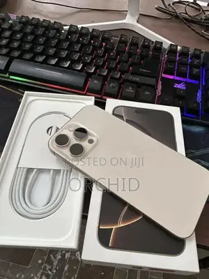 Photo - Apple iPhone 16 Pro Max 256 GB Gold