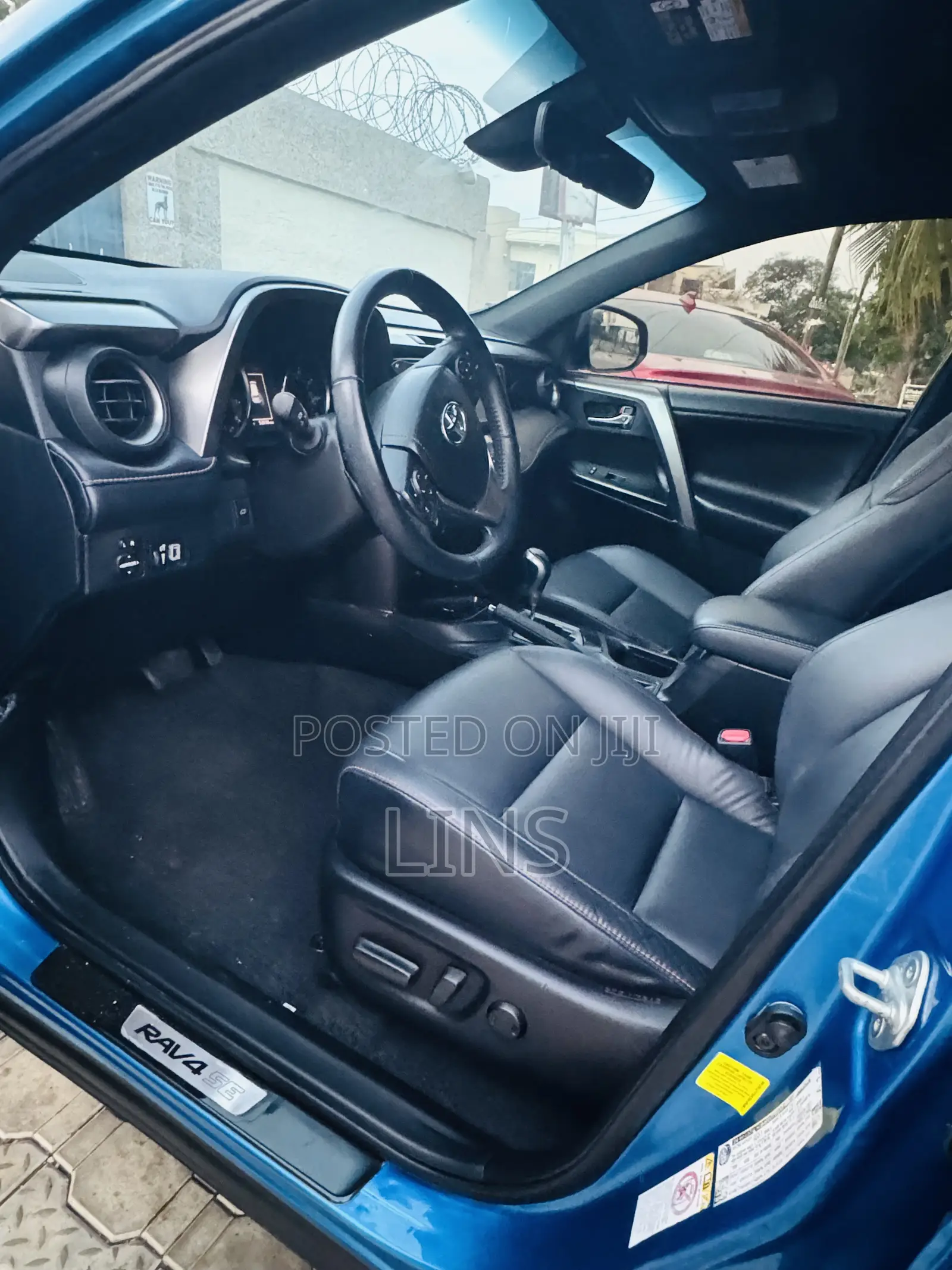 Toyota RAV4 SE 4dr SUV AWD (2.5L 4cyl 6A) 2018 Blue