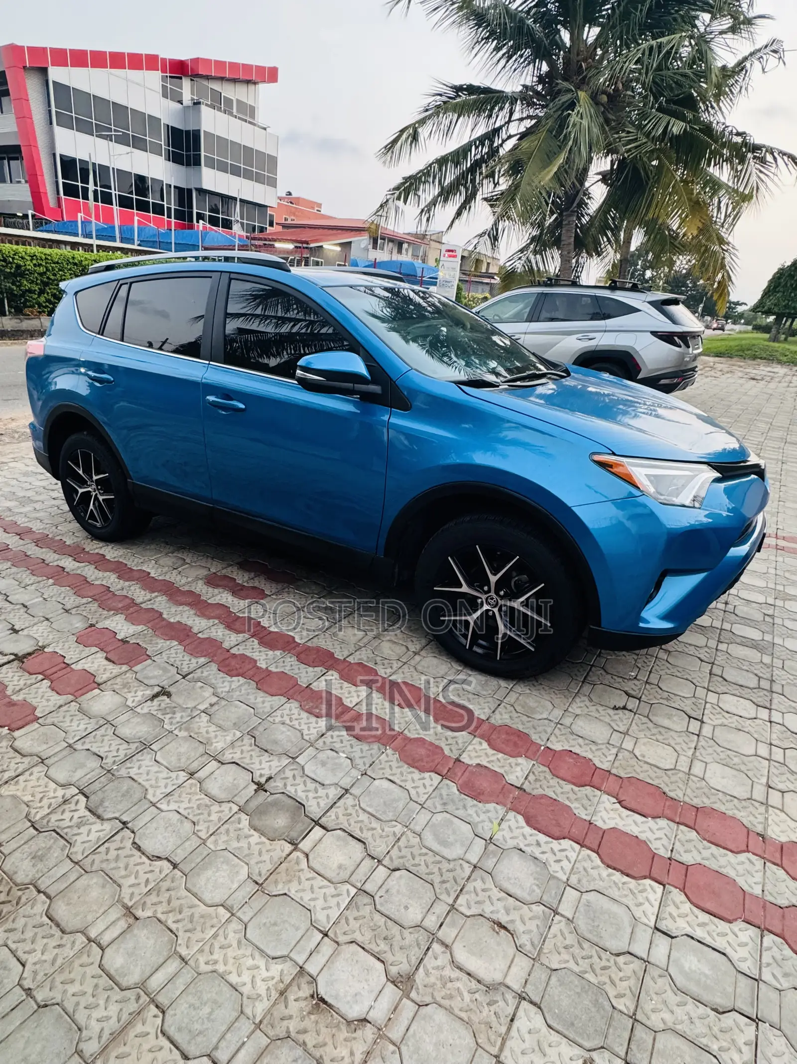 Toyota RAV4 SE 4dr SUV AWD (2.5L 4cyl 6A) 2018 Blue