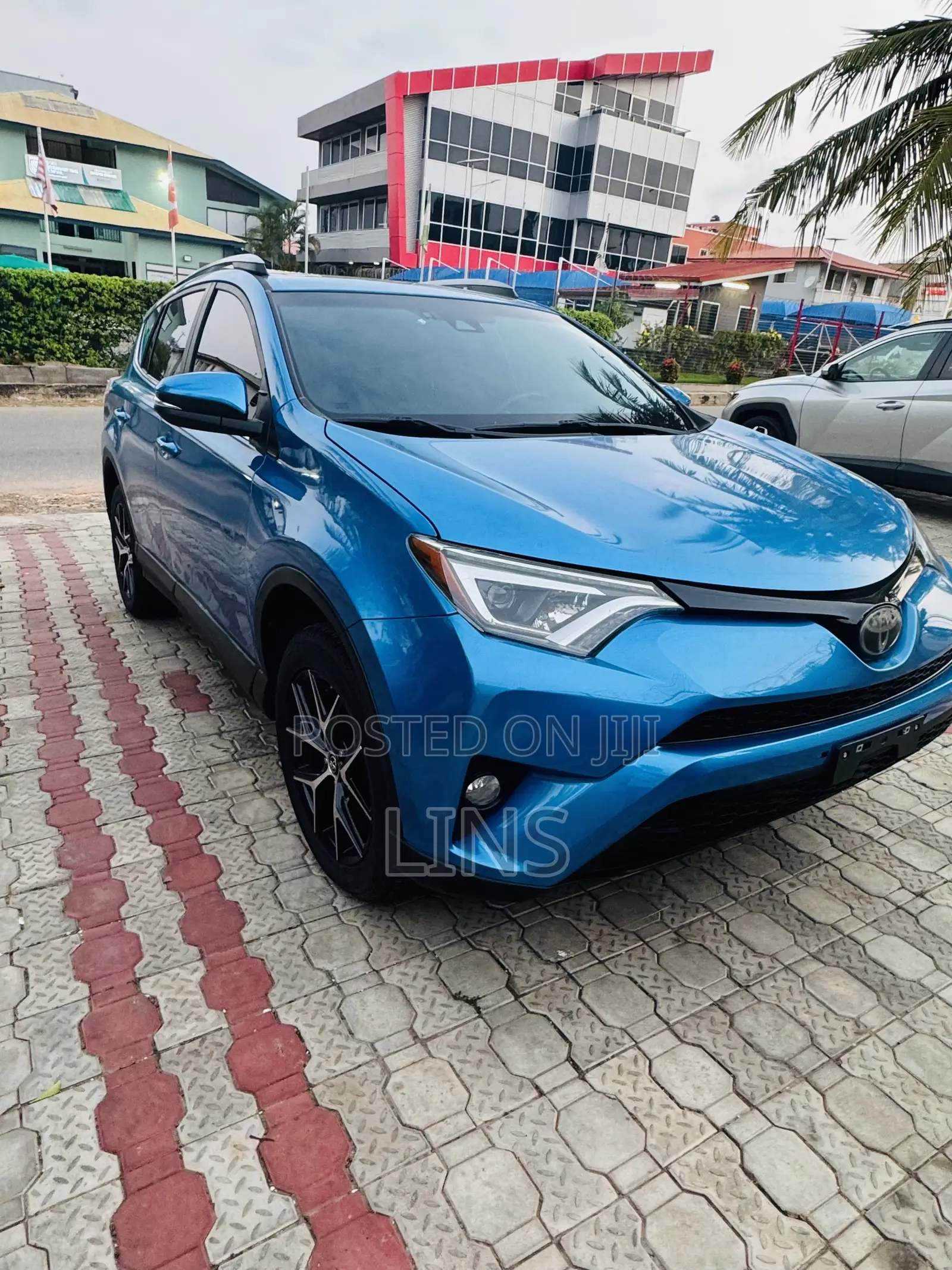 Toyota RAV4 SE 4dr SUV AWD (2.5L 4cyl 6A) 2018 Blue