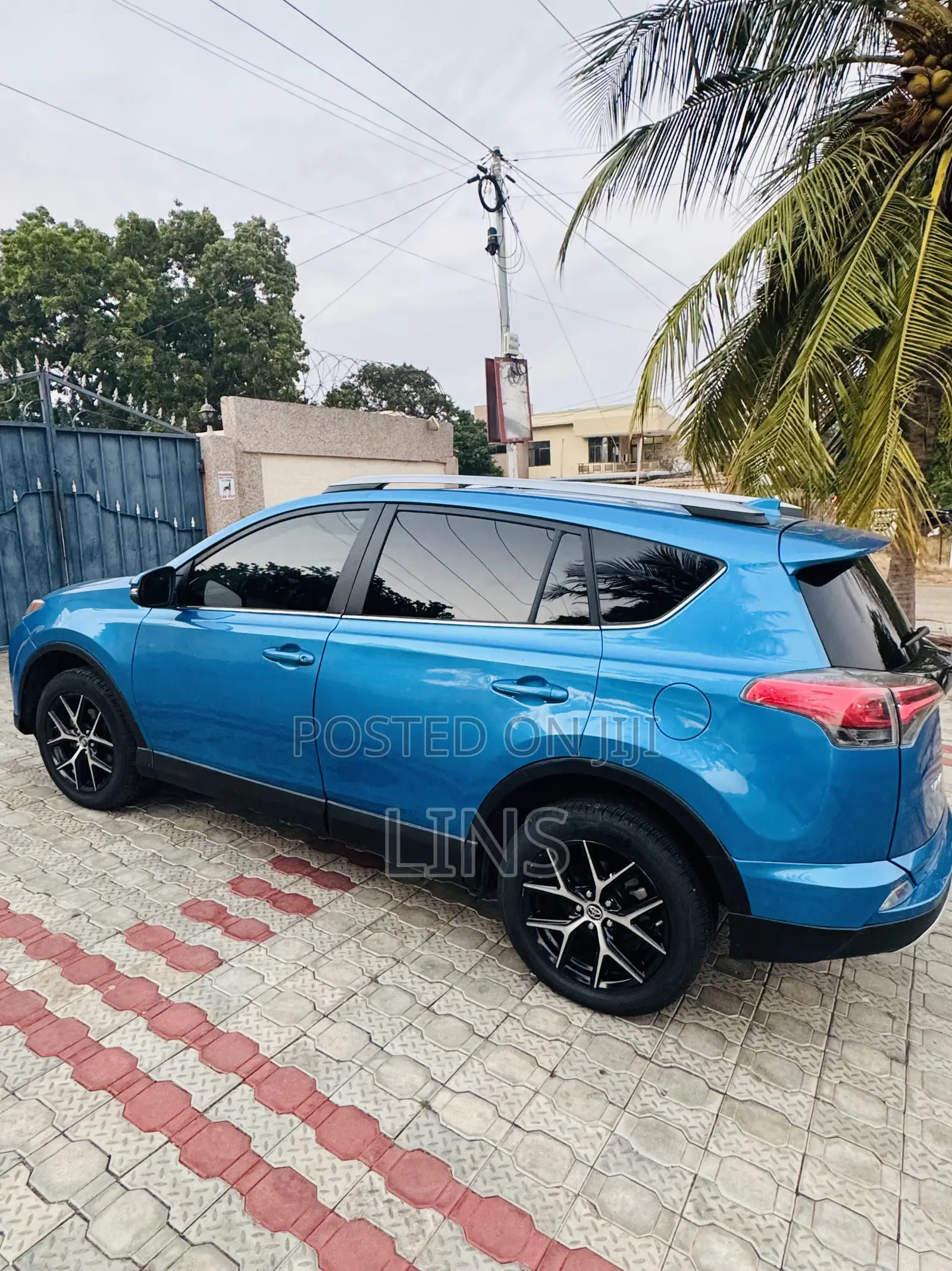Toyota RAV4 SE 4dr SUV AWD (2.5L 4cyl 6A) 2018 Blue