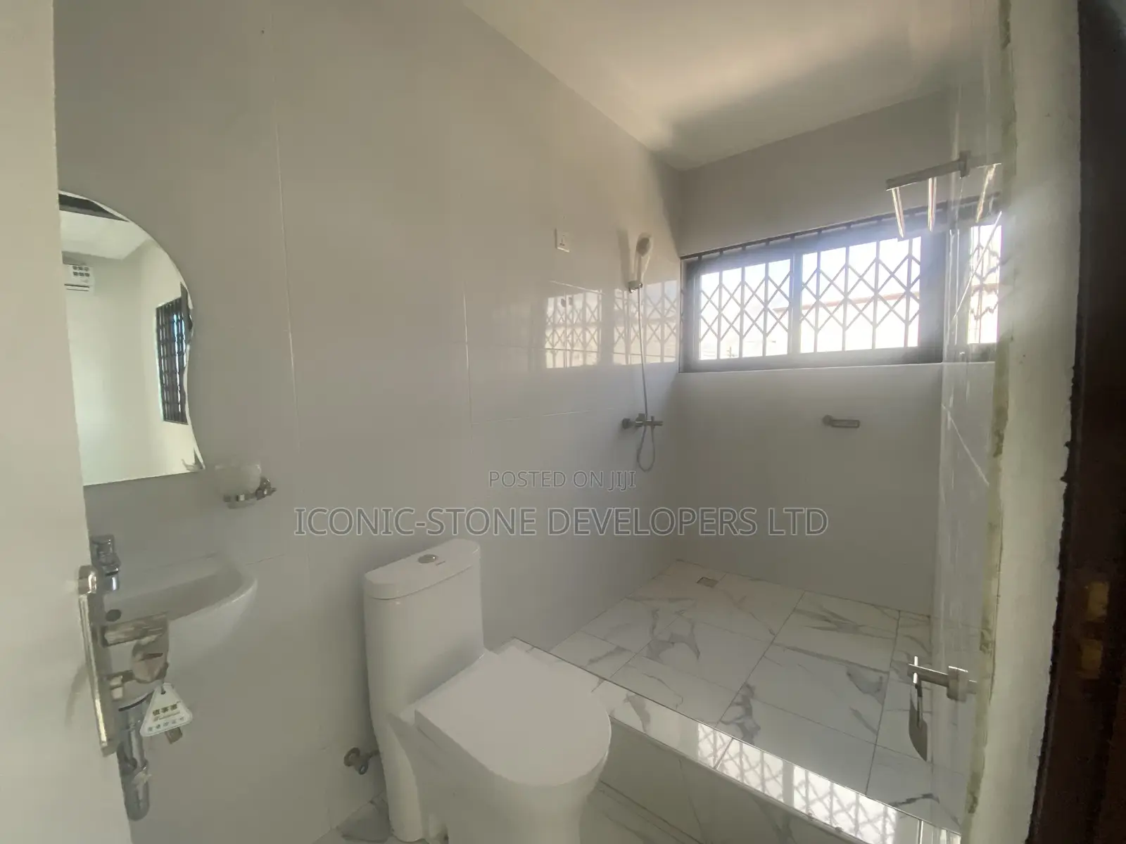 3bdrm House in Ayi Mensa, Adenta for sale