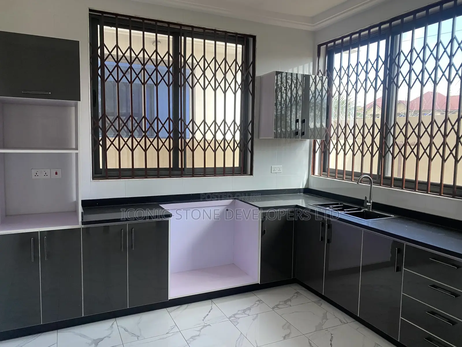 3bdrm House in Ayi Mensa, Adenta for sale