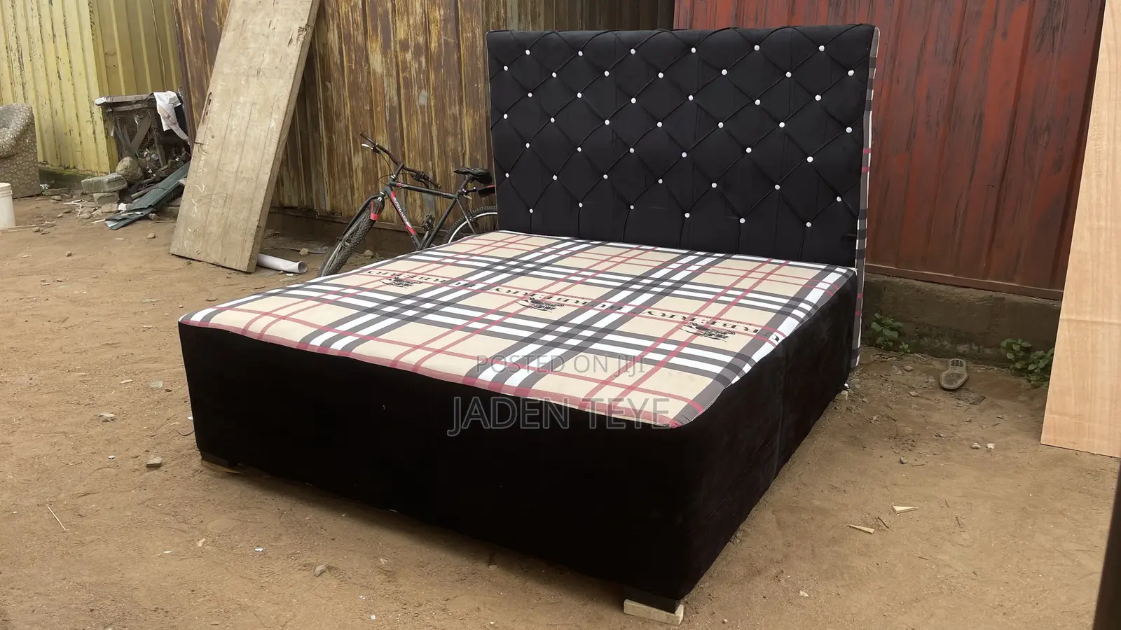 Unique Inbuilt Queen Size Bed
