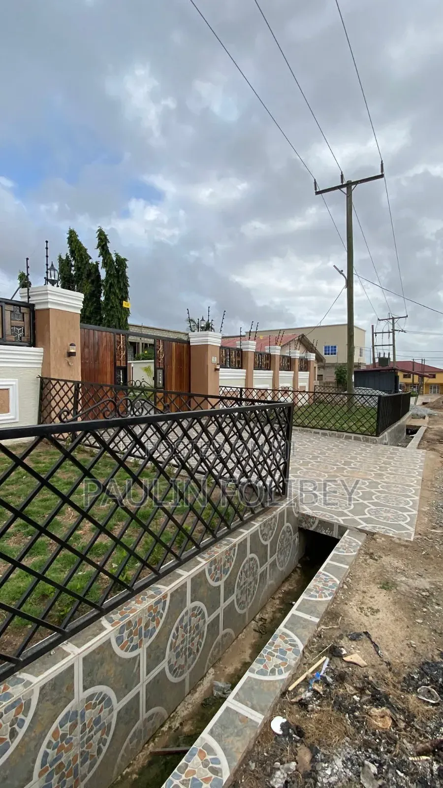 6bdrm House in Dg Properties, Kasoa for sale