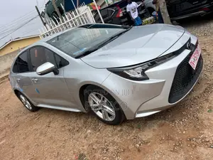 Photo - Toyota Corolla SE 2022 Silver