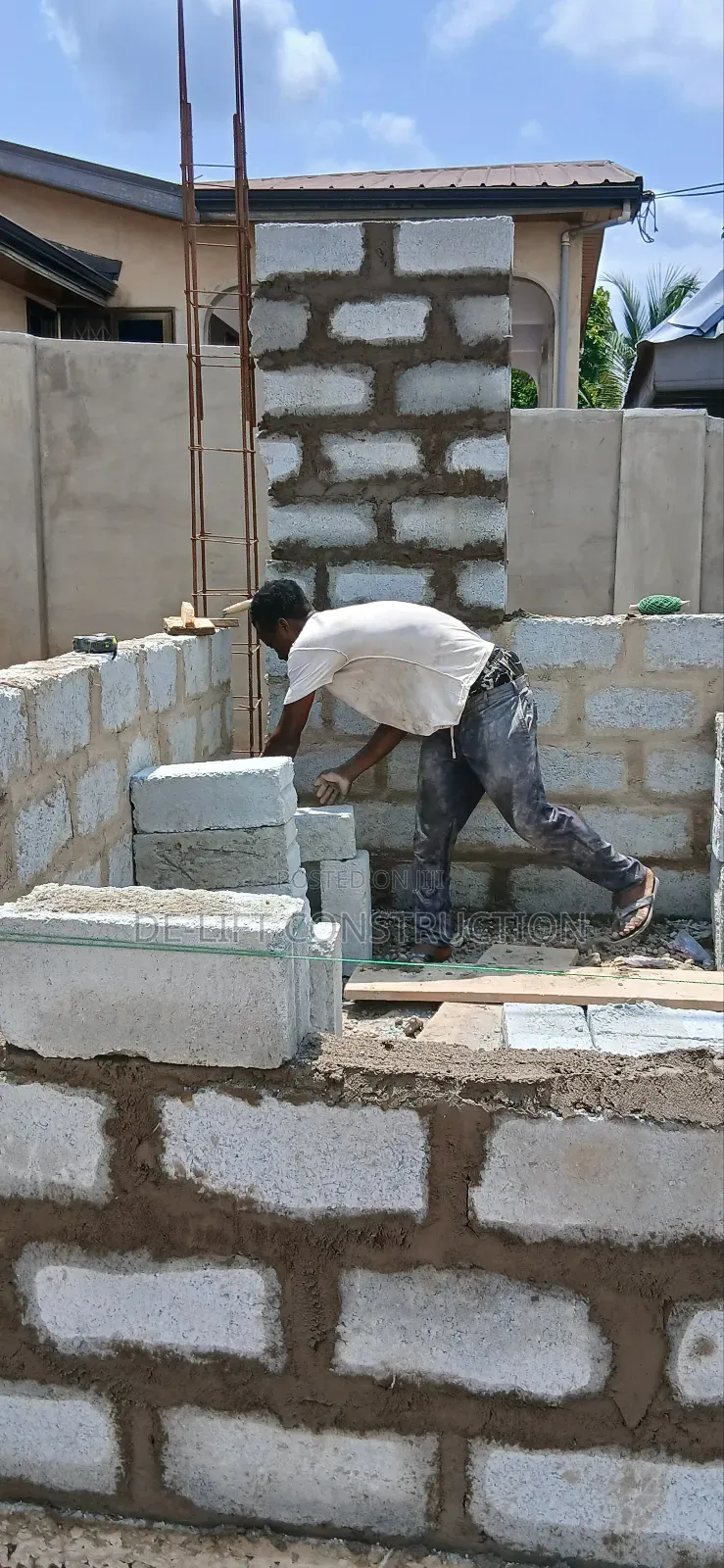 Are You Urgently Looking for a Building Contractor?