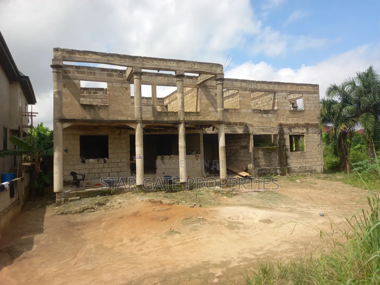 12 Bedrooms House for Sale at Kenyasi Truba