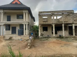 12 Bedrooms House for Sale at Kenyasi Truba