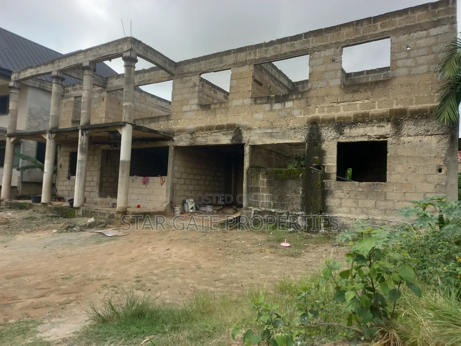 12 Bedrooms House for Sale at Kenyasi Truba