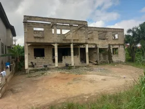 12 Bedrooms House for Sale at Kenyasi Truba