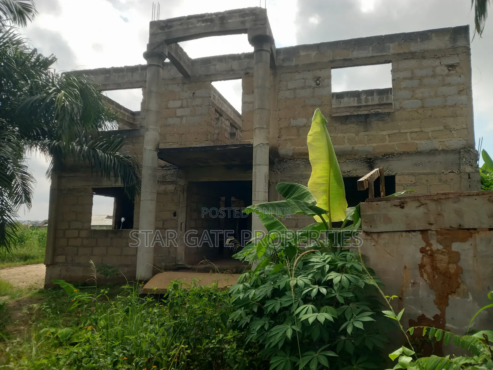 12 Bedrooms House for Sale at Kenyasi Truba