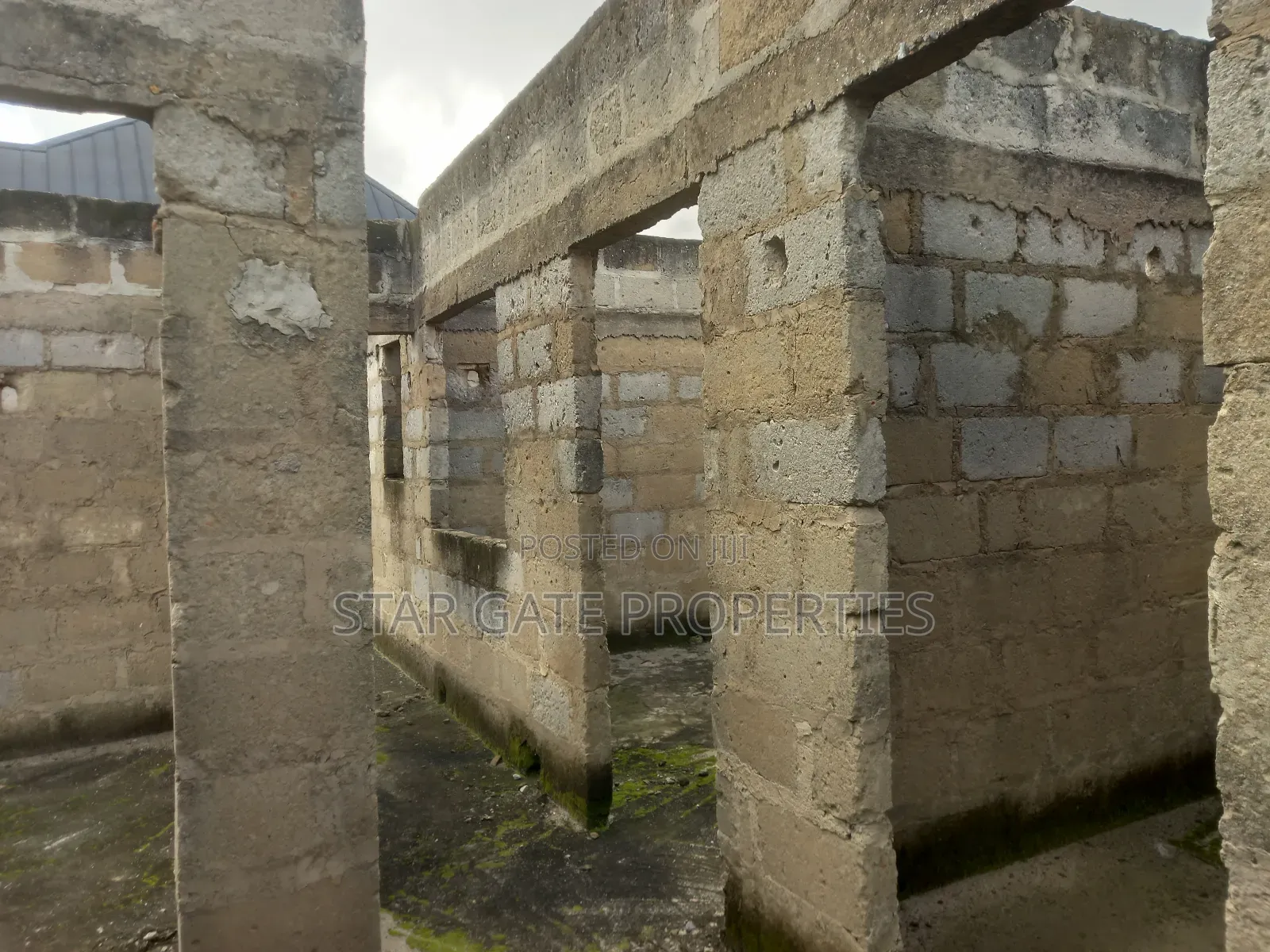 12 Bedrooms House for Sale at Kenyasi Truba