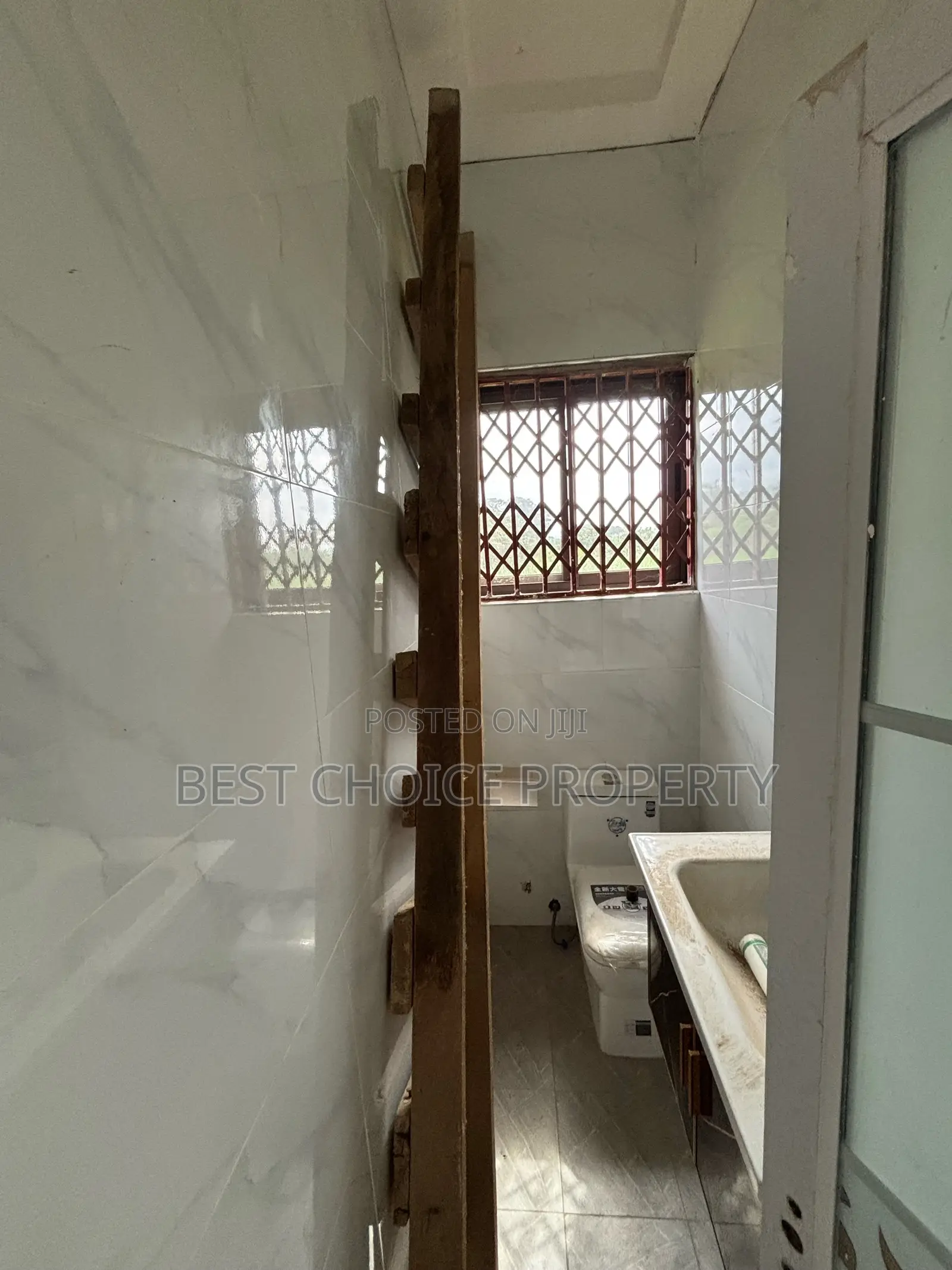 4bdrm Apartment in Mensaba, Dodowa for rent