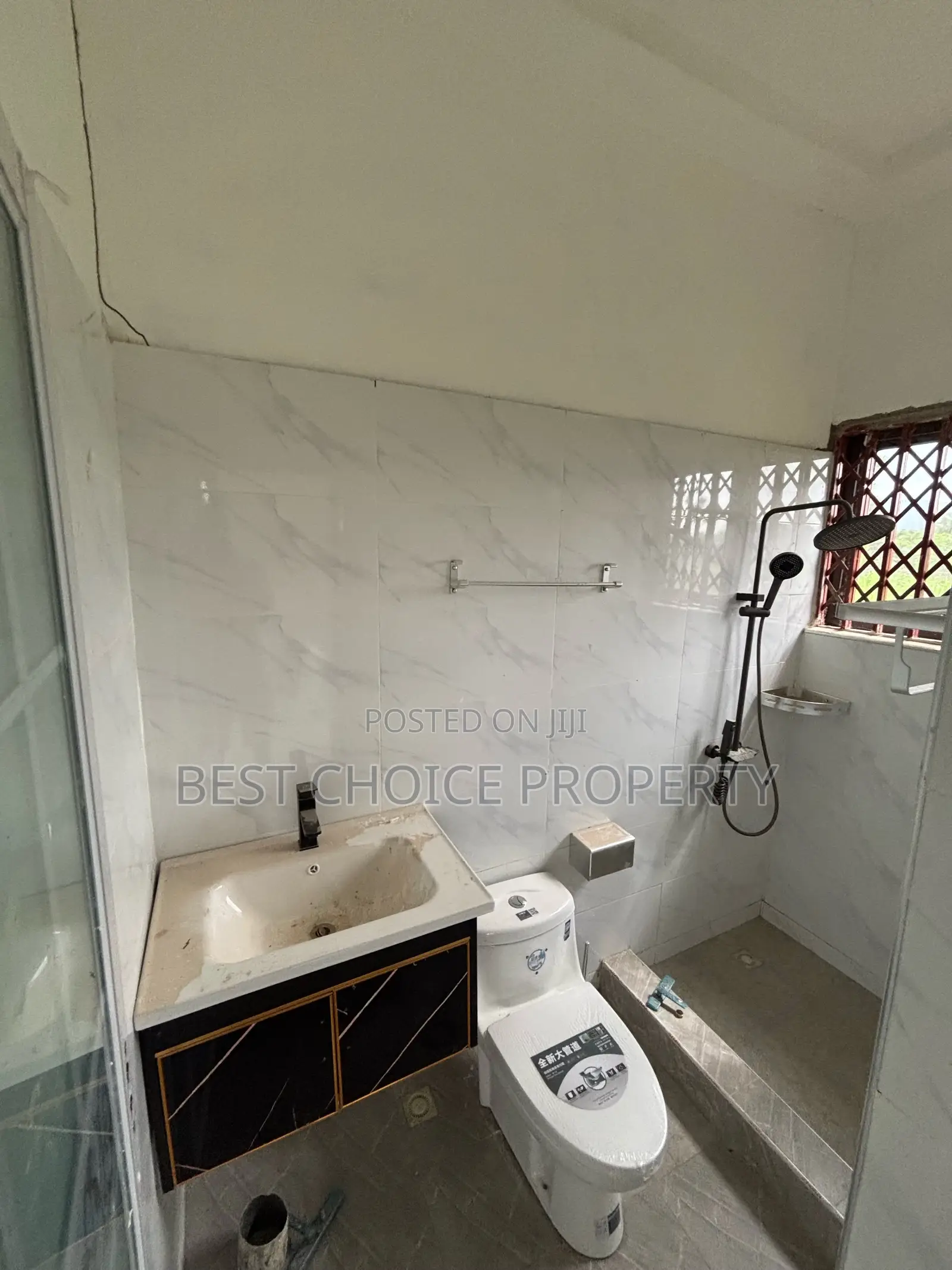 4bdrm Apartment in Mensaba, Dodowa for rent