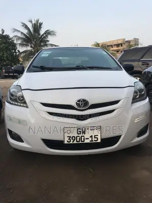 Photo - Toyota Yaris 1.5 Automatic 2009 White