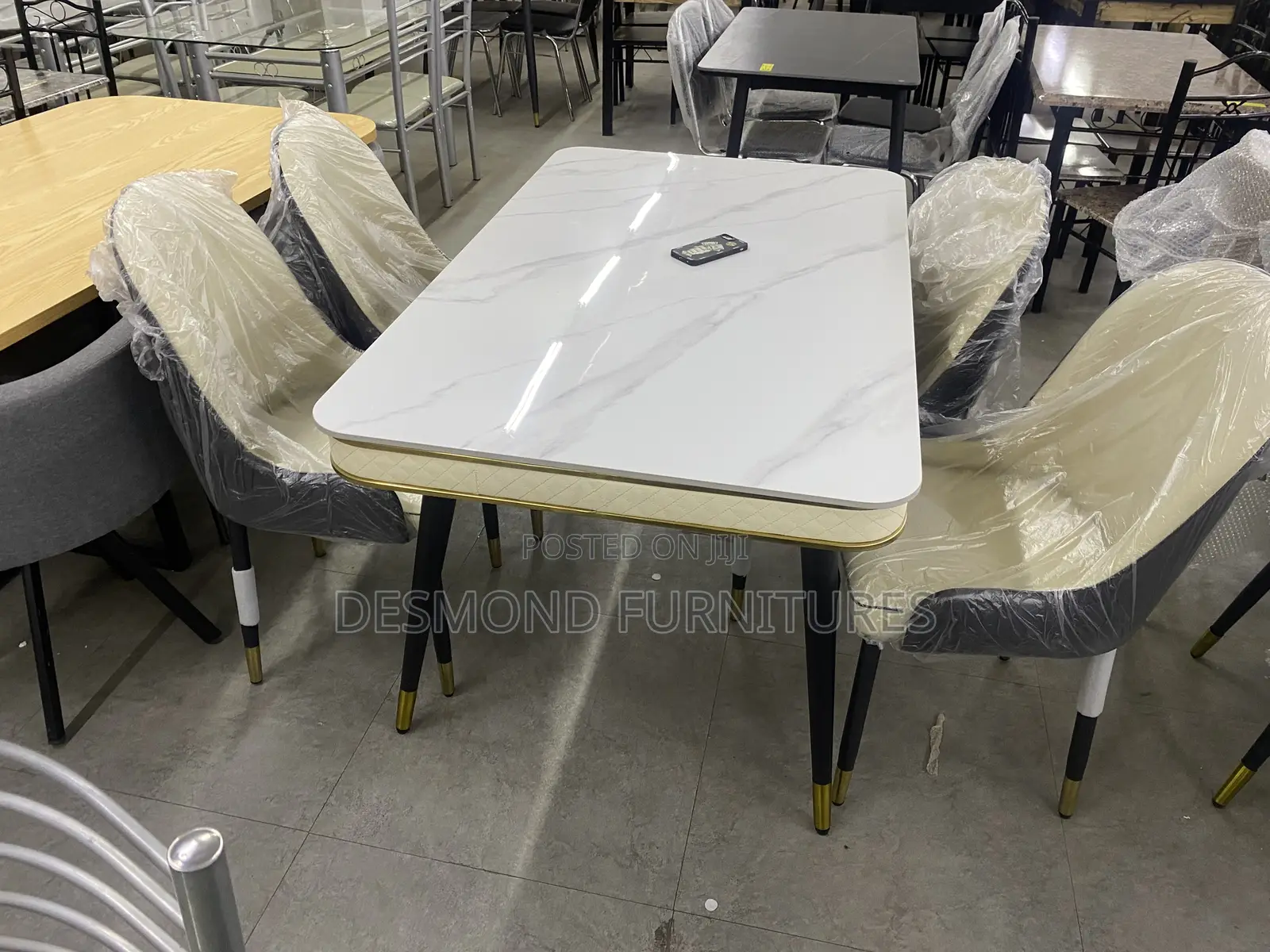 Mabel Dining Table
