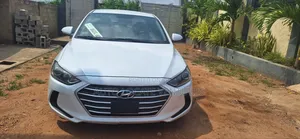 Photo - Hyundai Elantra SE Sedan FWD (2.0L 4cyl 6M) 2017 White