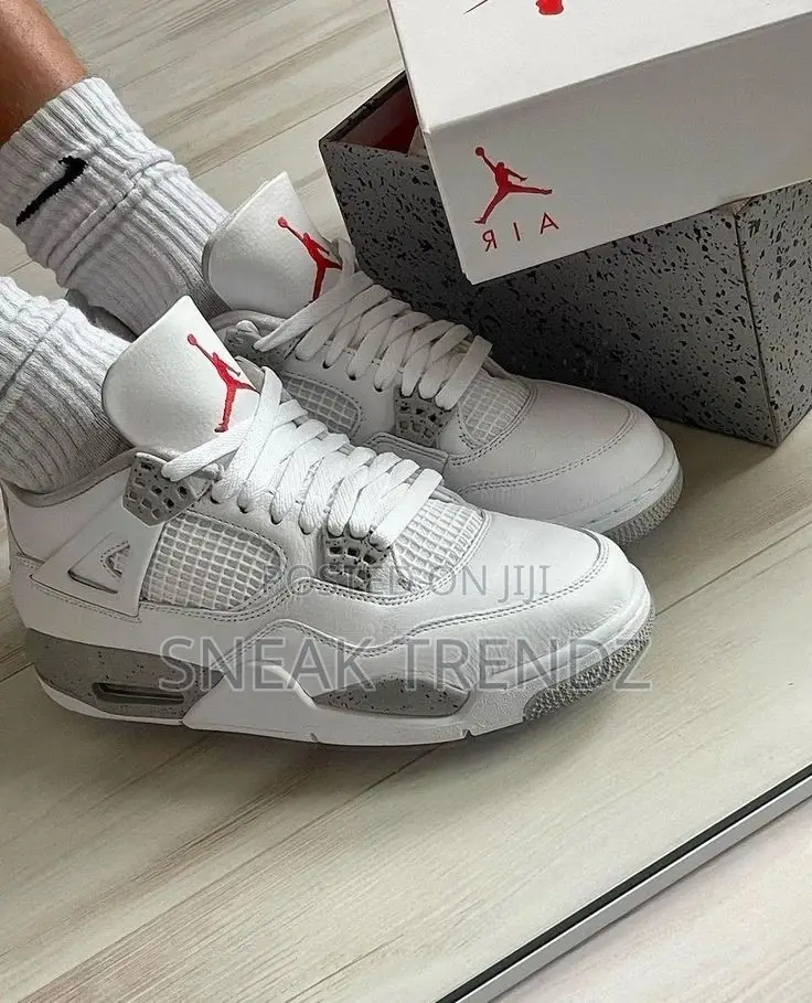 Air Jordan R4 Oreo White Grey