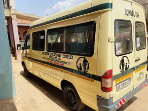 Mercedes-Benz Sprinter 2000 Yellow