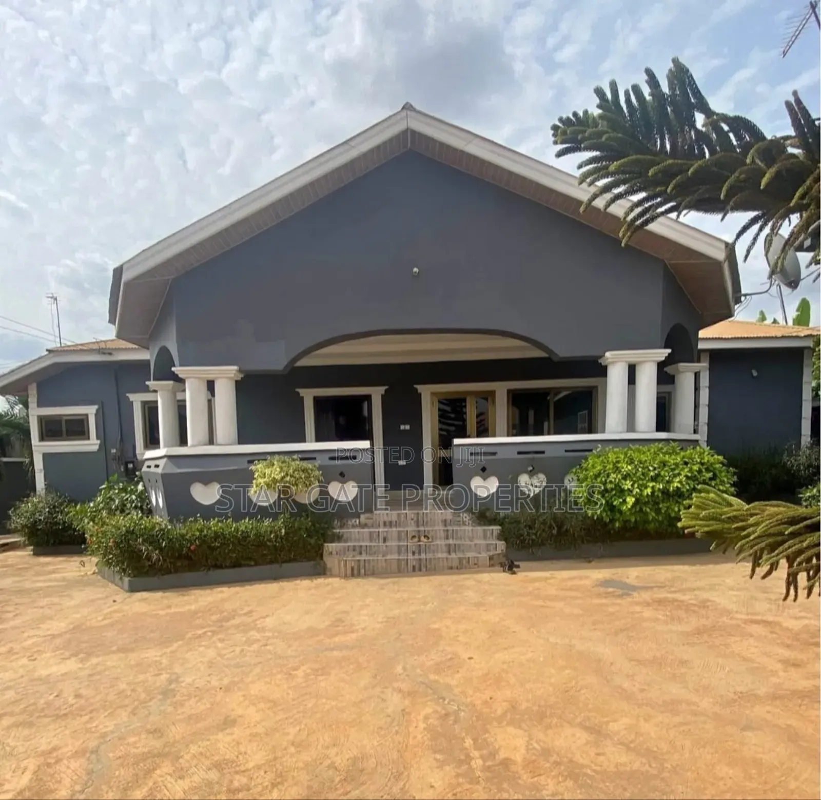 8bdrm House in Atonsu Feyiase, Kumasi Metropolitan for sale