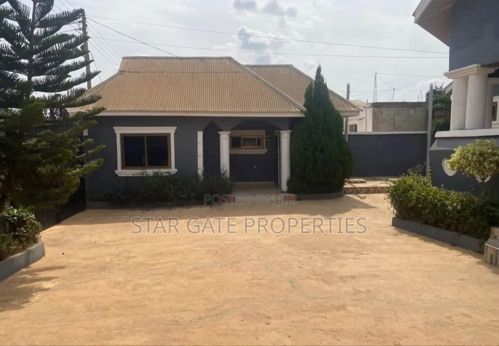 8bdrm House in Atonsu Feyiase, Kumasi Metropolitan for sale