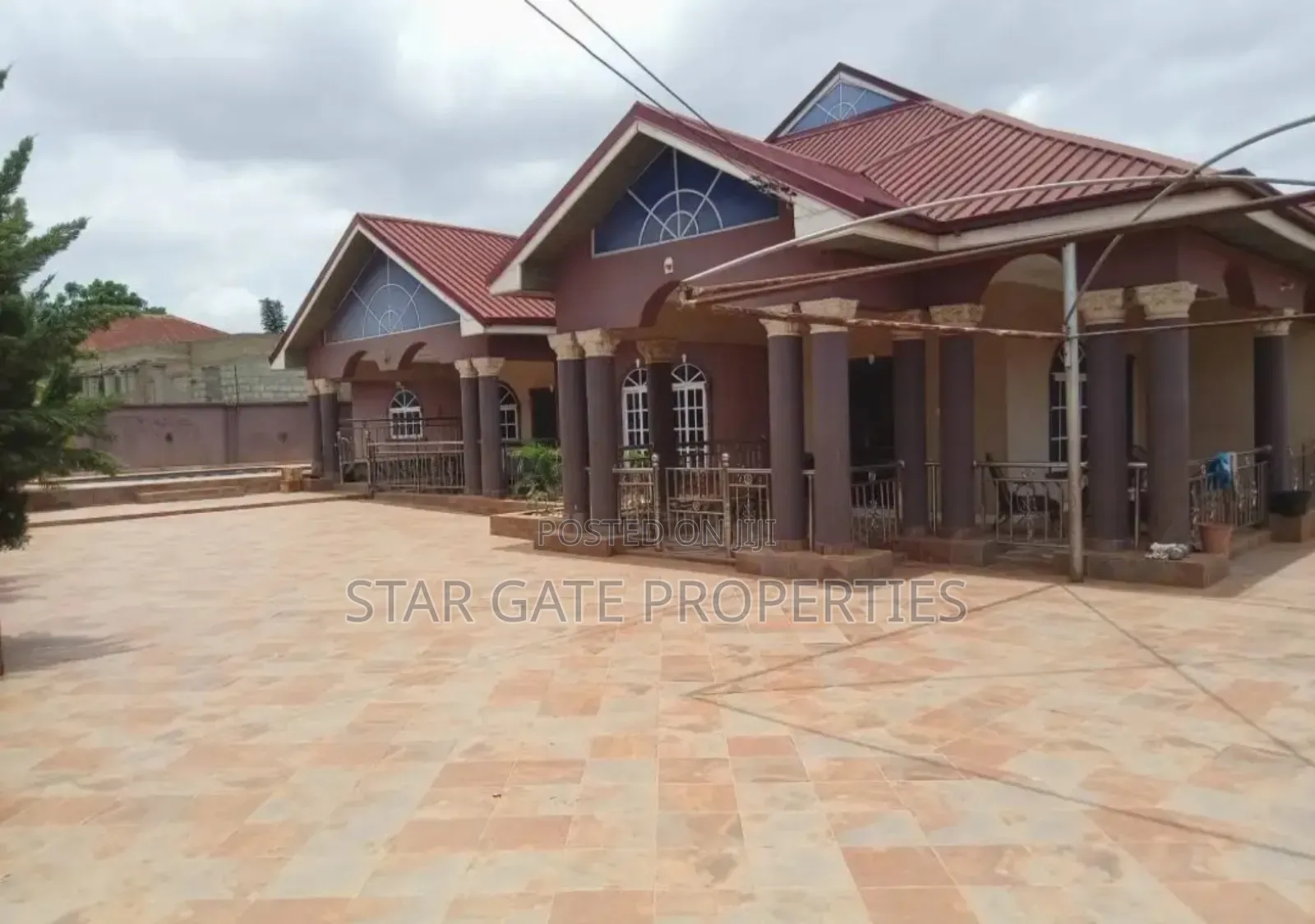 7bdrm House in Brofoyeduru Adumasa,, Kumasi Metropolitan for sale
