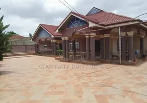 7bdrm House in Brofoyeduru Adumasa,, Kumasi Metropolitan for sale