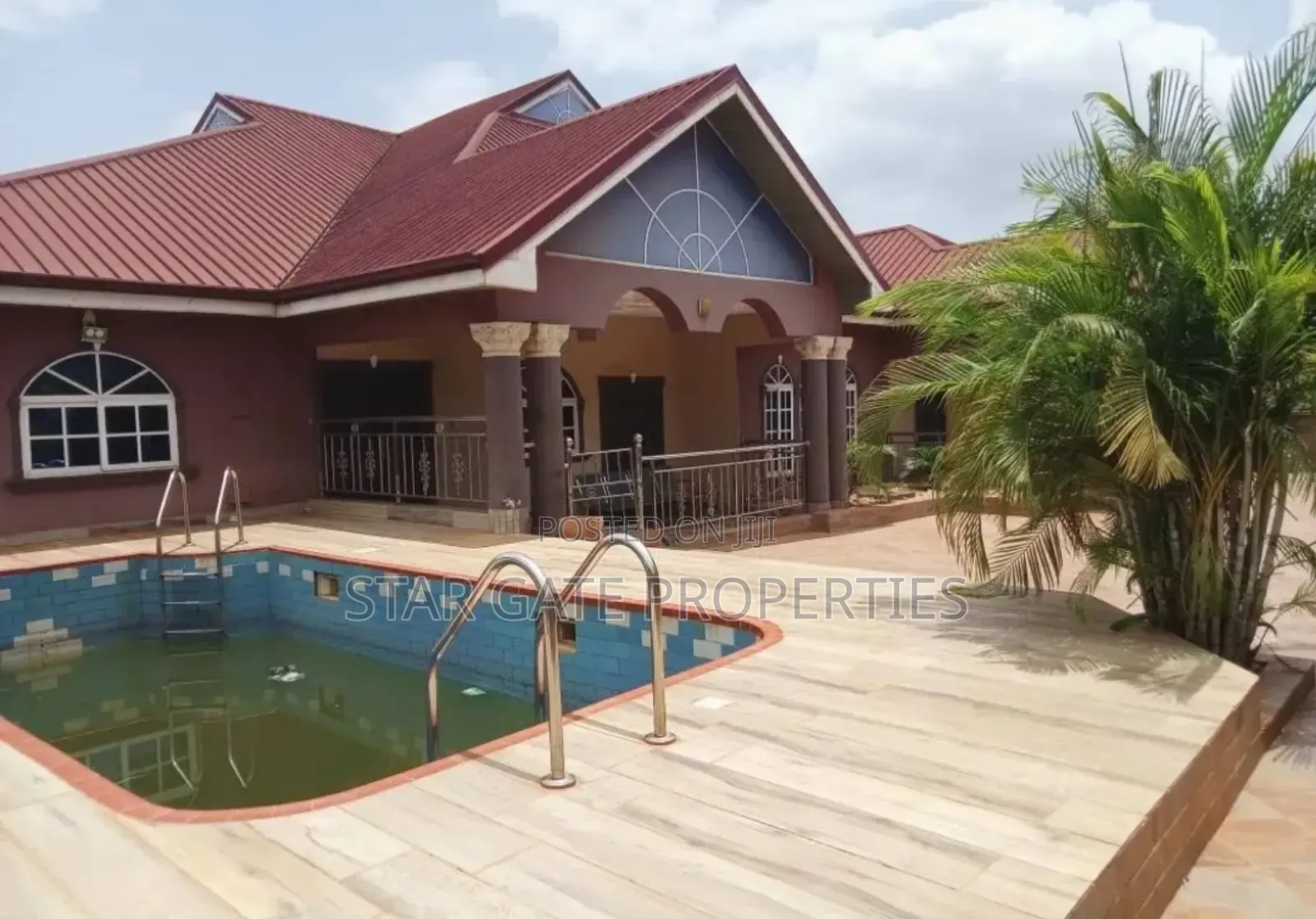 7bdrm House in Brofoyeduru Adumasa,, Kumasi Metropolitan for sale