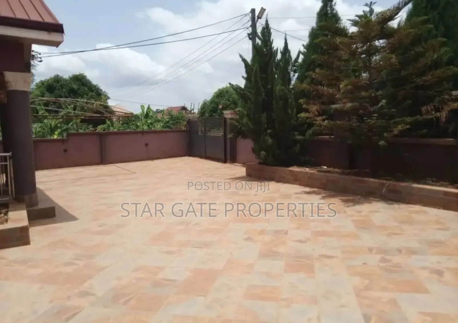 7bdrm House in Brofoyeduru Adumasa,, Kumasi Metropolitan for sale