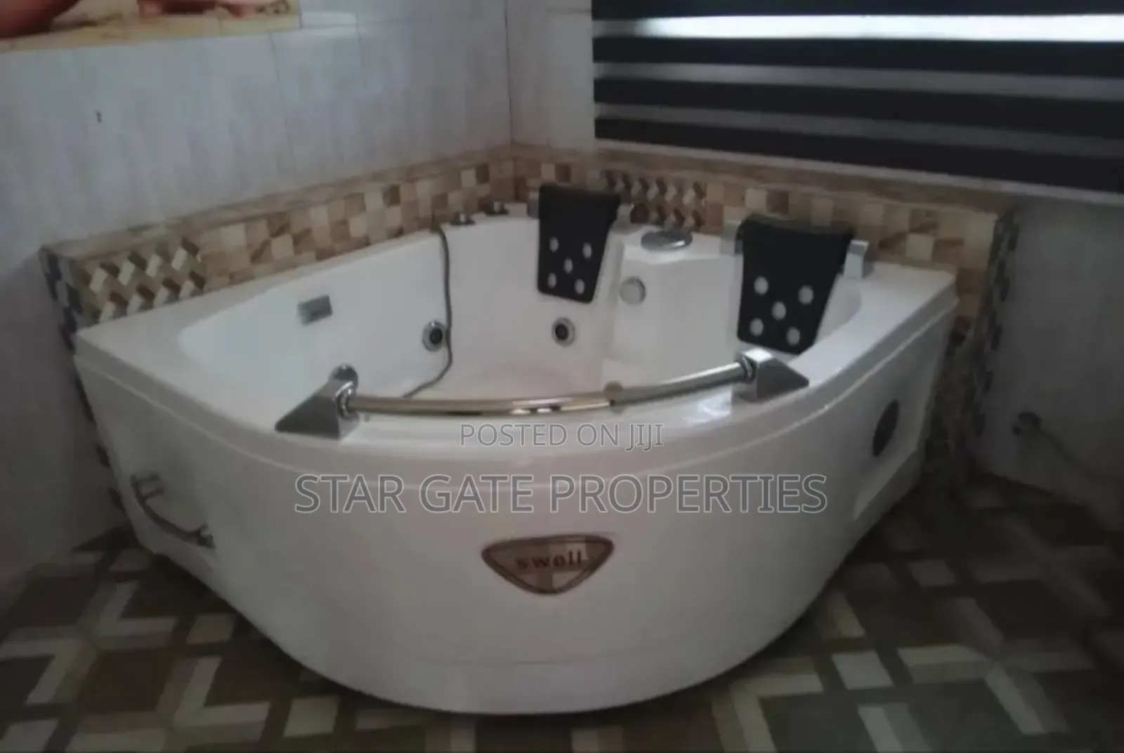 7bdrm House in Brofoyeduru Adumasa,, Kumasi Metropolitan for sale