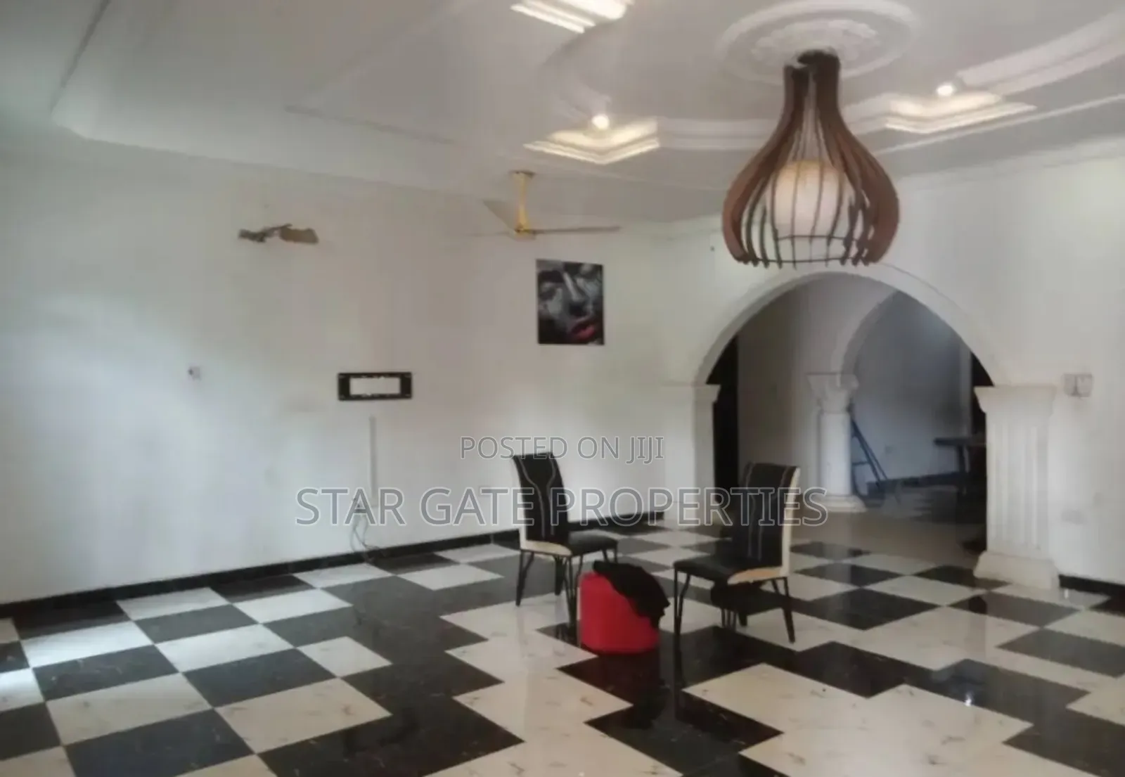7bdrm House in Brofoyeduru Adumasa,, Kumasi Metropolitan for sale