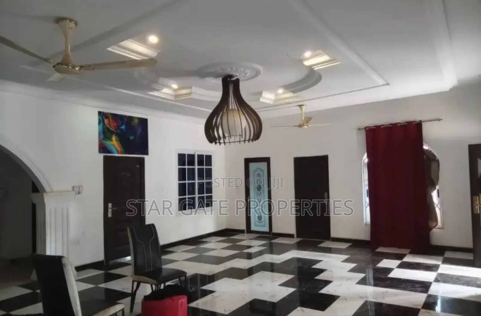 7bdrm House in Brofoyeduru Adumasa,, Kumasi Metropolitan for sale