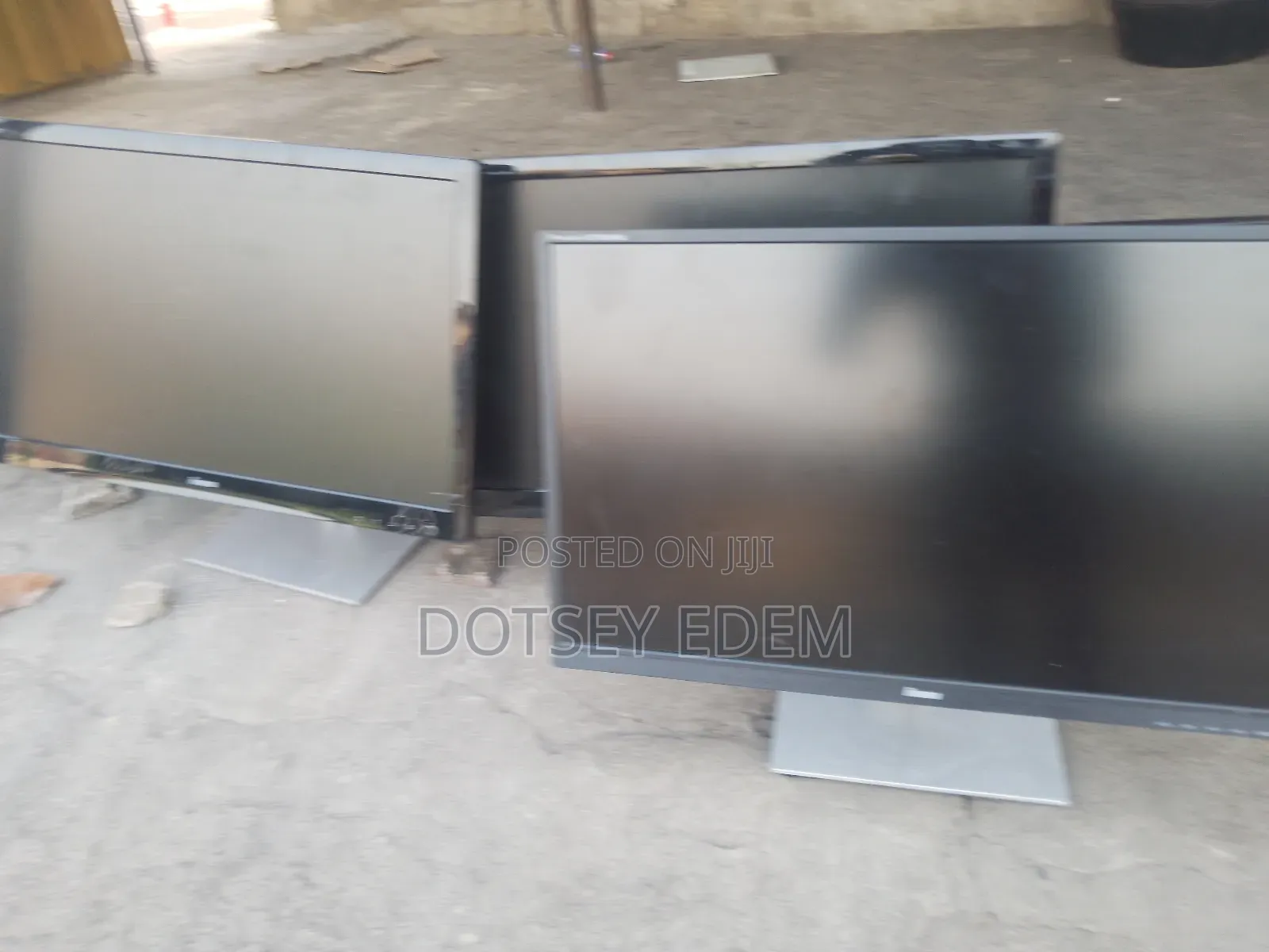 24 Inches Monitors