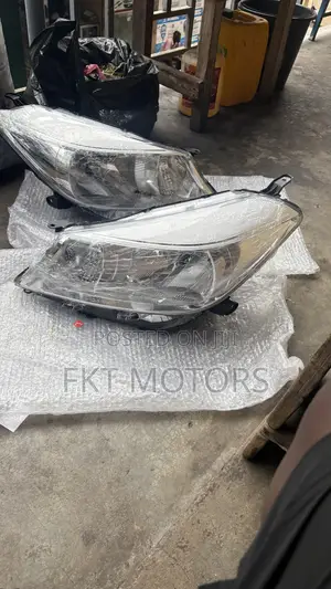 Toyota Vitz/Yaris Headlight 2012,2013,2014,2015,2016,2017