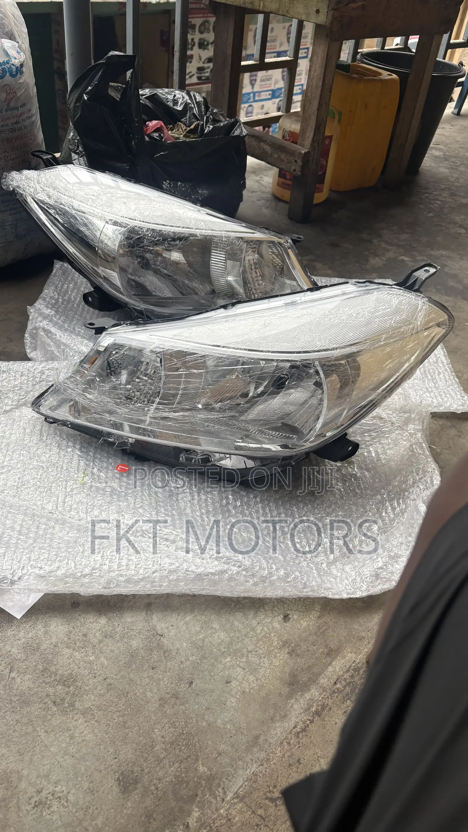 Toyota Vitz Yaris Headlight 2012 2013 2014 2015 2016 2017 In Abossey