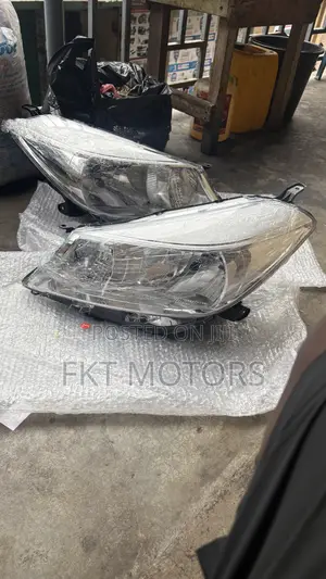 Toyota Vitz/Yaris Headlight 2012,2013,2014,2015,2016,2017