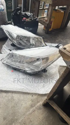 Toyota Vitz/Yaris Headlight 2012,2013,2014,2015,2016,2017