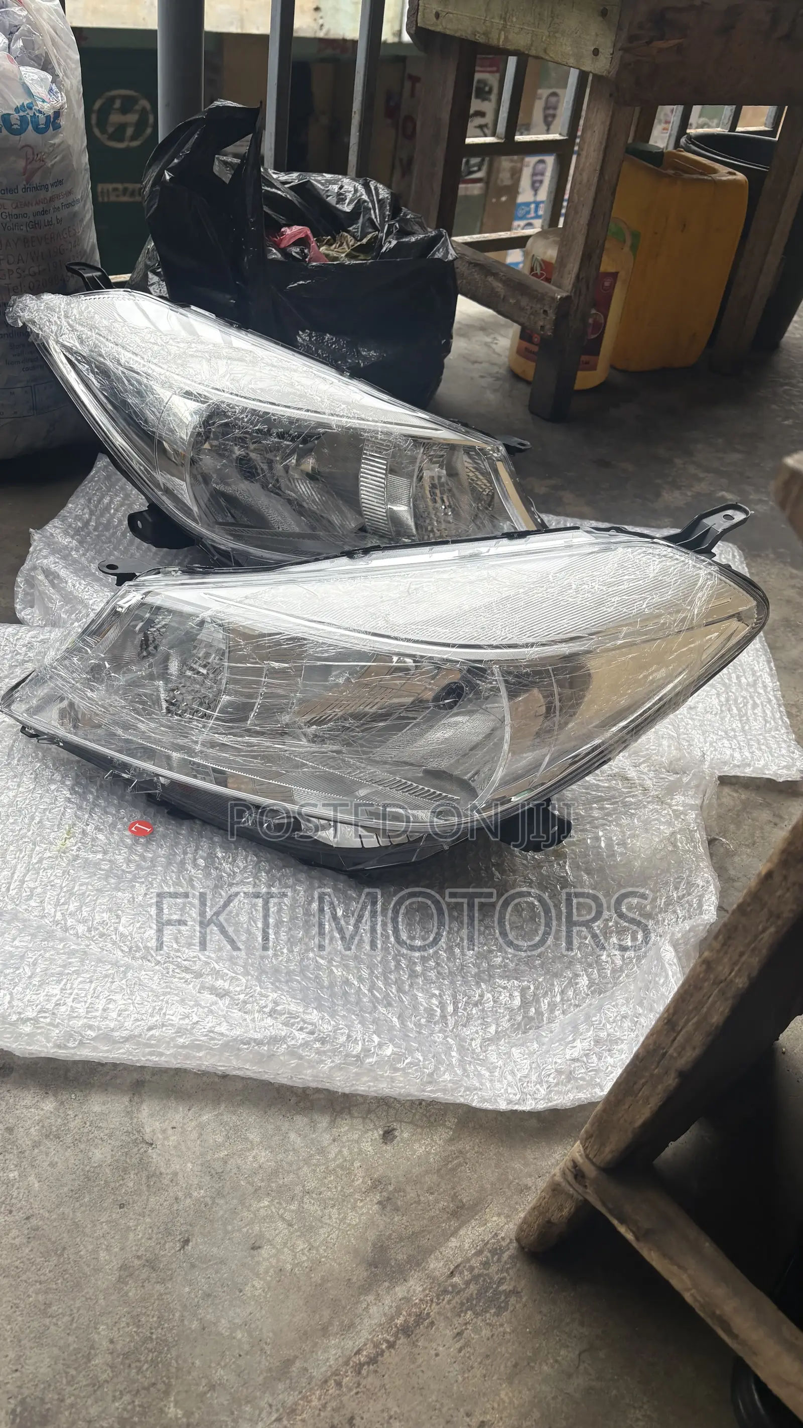 Toyota Vitz/Yaris Headlight 2012,2013,2014,2015,2016,2017