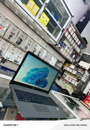 Photo - Laptop HP 250 G7 8GB AMD SSD 256GB