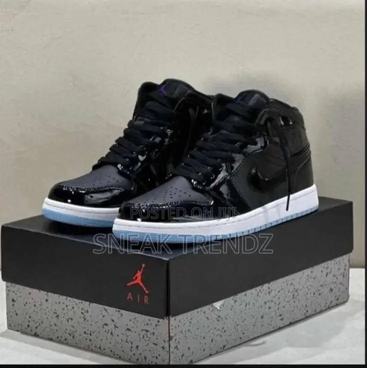 Air Jordan R1 Black Mirror N White
