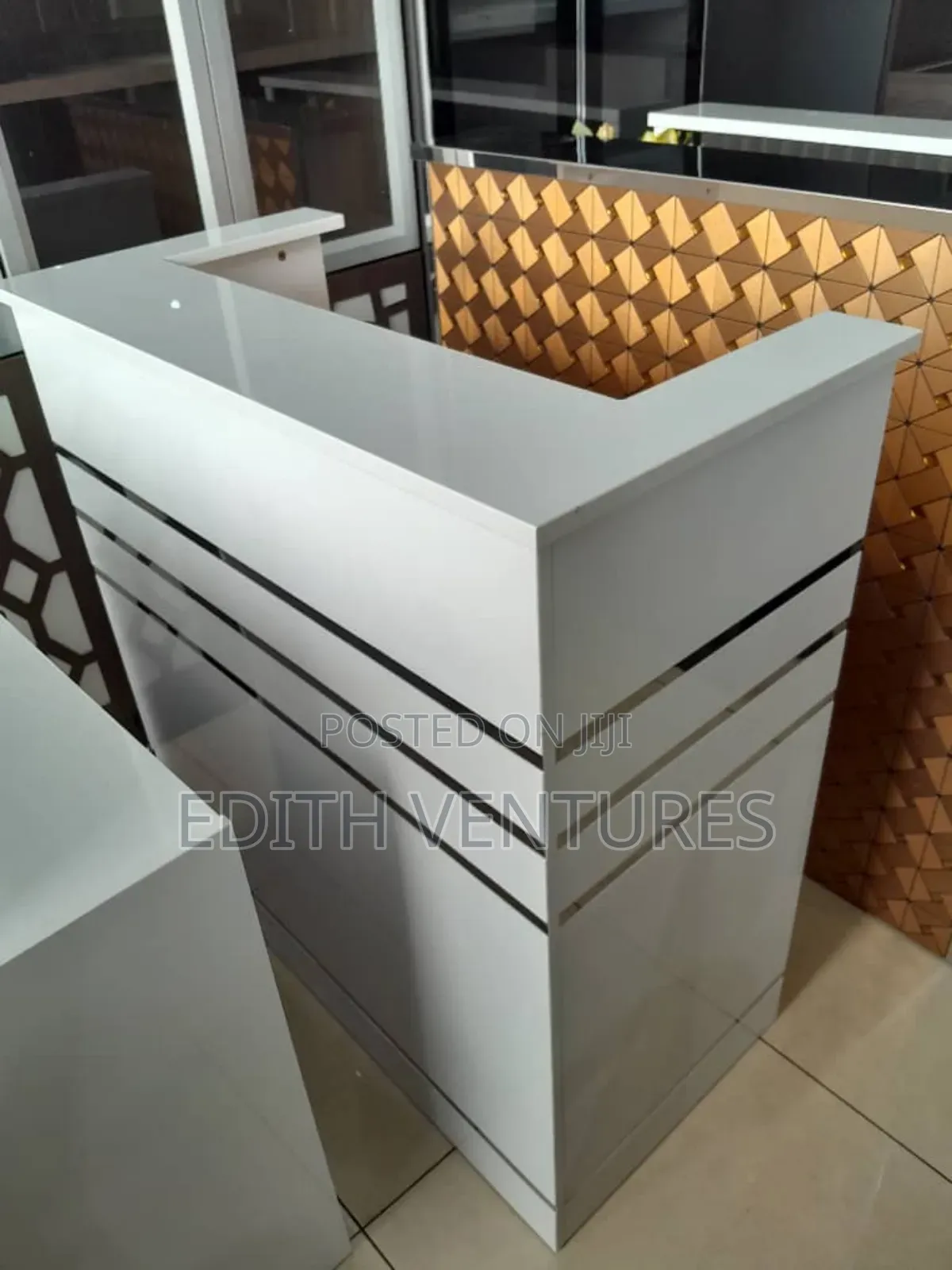 Laundry Front Desk