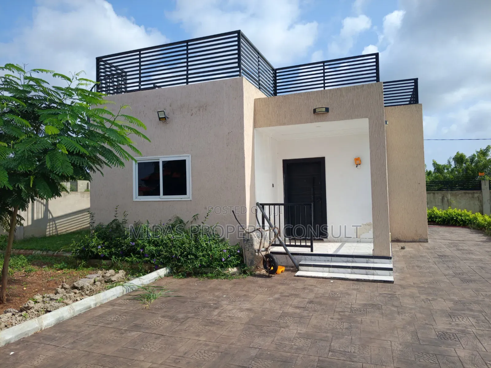 6bdrm House in Appolonia, Oyibi for sale