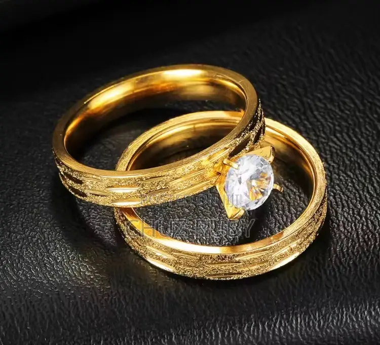 Sleek Two Piece Gold Ring Set For Ladies Engagement Wedding
